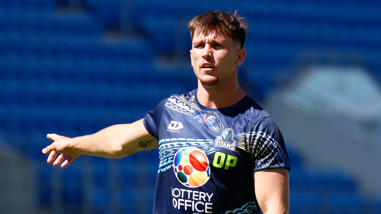 Locked in: Hannay hands debut to dynamic dummy-half against Dragons