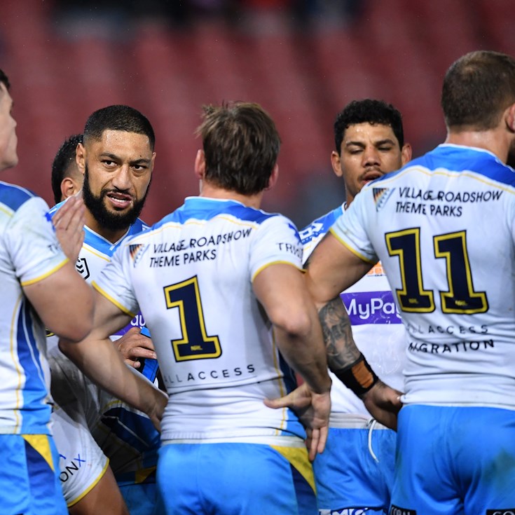 Lee scores five to help Knights down Titans in Newcastle