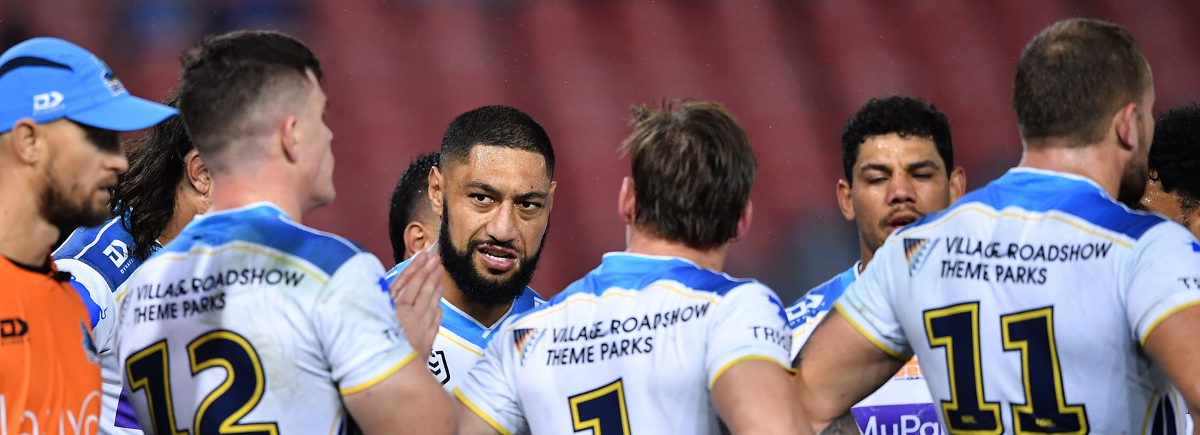 Lee scores five to help Knights down Titans in Newcastle